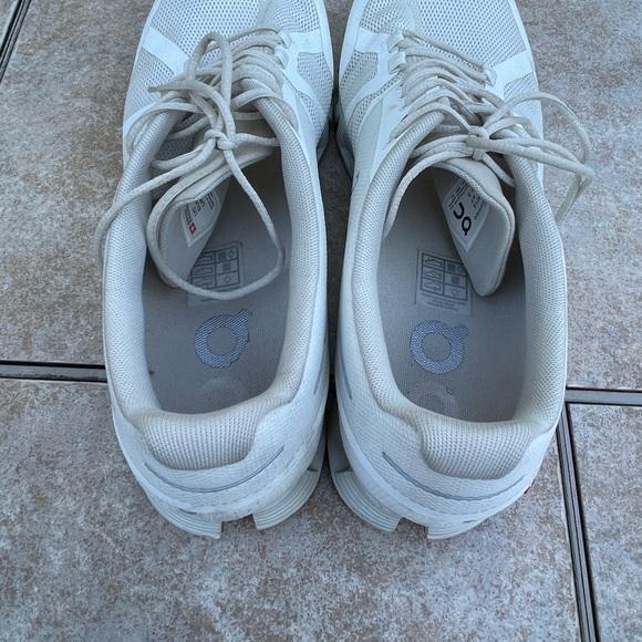 ON MEN'S CLOUD - Picture 7 of 12